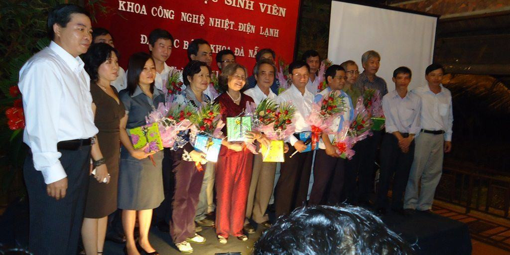 Hình ảnh họp mặc khoa Nhiệt - Điện Lạnh BKĐN năm 2011