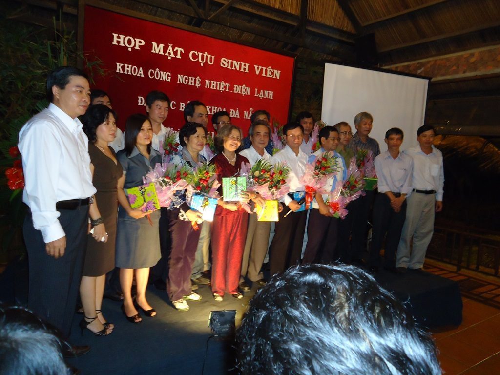 Hình ảnh họp mặc khoa Nhiệt - Điện Lạnh BKĐN năm 2011