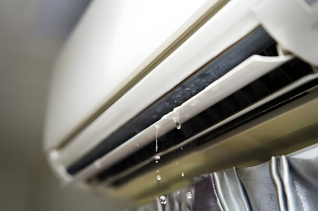 Máy lạnh bị đọng sương, chảy nước: Nguyên nhân và cách khắc phục